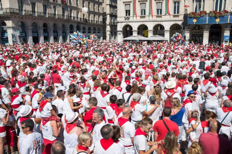 Ferias-du-Sud-Ouest-comment-accessoiriser-votre-tenue-avec-élégance L'Heure du sud